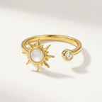 VÉYNOMA Aurelia Sonnen Spinner Ring, 18k vergoldet, verstellbare Größe, offenes Design mit Zirkonia Stein.