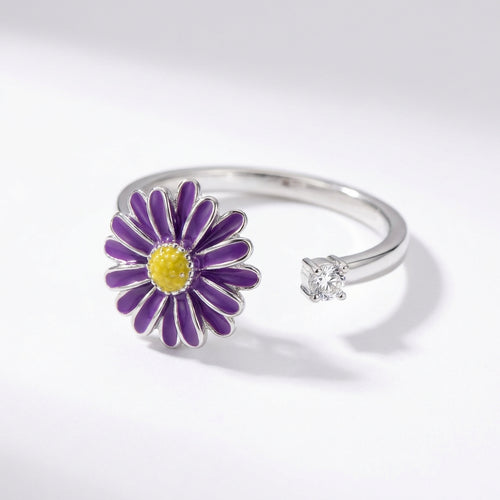 VÉYNOMA Eden Ring aus 925er Silber mit drehbarem lila Gänseblümchen-Motiv und Zirkonia Stein, verstellbare Größe.