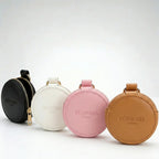 VÉYNOMA Vault Schmucktäschchen Set in Schwarz, Weiß, Rosa und Braun. Runde Mini-Taschen mit goldenem Reißverschluss zur sicheren Aufbewahrung von Fidget-Ringen.